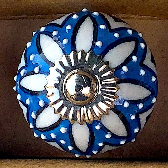 MILEH COLLECTION PULL KNOBS DECORATIVE BLUE WHITE PORCELAIN SET OF 6 - Picture 2 of 5